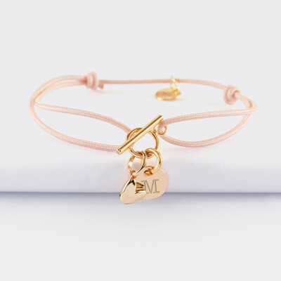 Bracelet fermoir personnalisé cordon médaille gravée plaqué or initiale 10 mm et breloque petit coeur bombé 7 mm - HappyBulle x Atelier Wagram - M