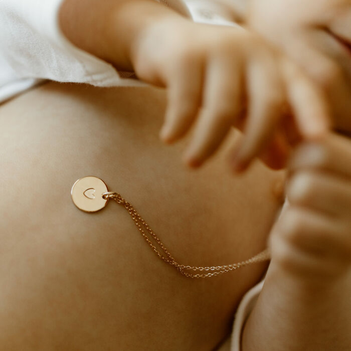 Pendentif personnalisé coeur estampillé plaqué or 15 mm - HappyBulle x Atelier Wagram