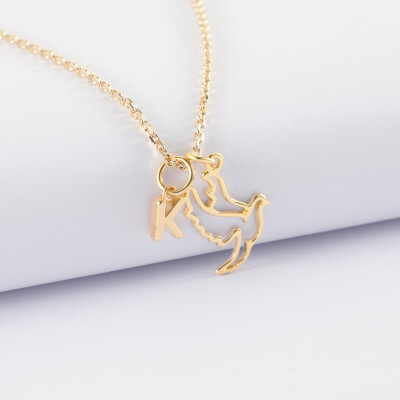 Pendentif colombe plaqué or 18 mm et breloque lettre initiale 5 mm