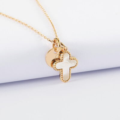 Pendentif personnalisé médaille gravée plaqué or 10 mm et breloque croix nacre 16 mm - L