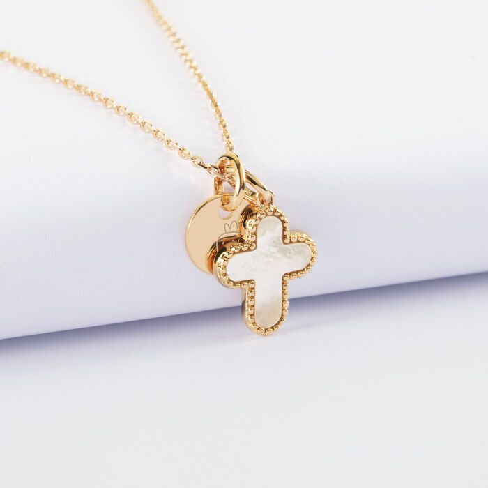 Pendentif personnalisé médaille gravée plaqué or 10 mm et breloque croix nacre 16 mm - pictogramme fraise