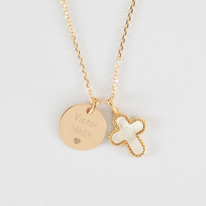 Pendentif personnalisé médaille gravée plaqué or 15 mm et breloque croix nacre 16 mm - texte pictogramme