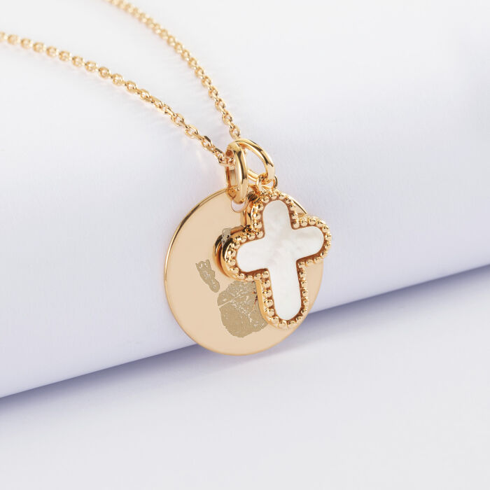 Pendentif personnalisé médaille gravée plaqué or 19 mm et breloque croix nacre 16 mm - empreinte