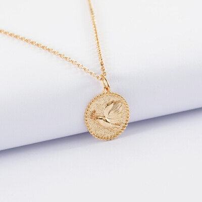Pendentif personnalisé médaille gravée plaqué or colombe texturée 14 mm