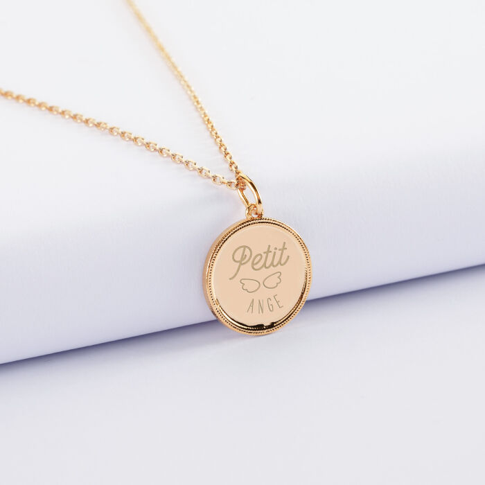 Pendentif enfant personnalisé médaille gravée plaqué or ange texturée 14 mm - illustration