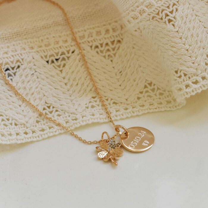 Ciondolo personalizzato medaglietta incisa placcata oro 15 mm charm trifoglio scintillante 15 mm