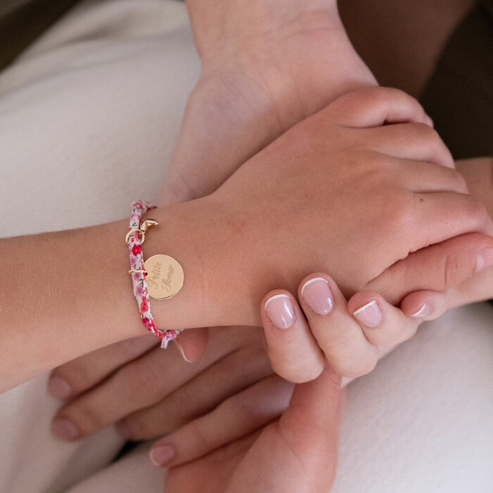 Children's Personalised Liberty Wrap Bracelet with Engraved Gold-Plated 15 mm Disc and 7 mm Small Domed Heart Charms- HappyBulle x Atelier Wagram