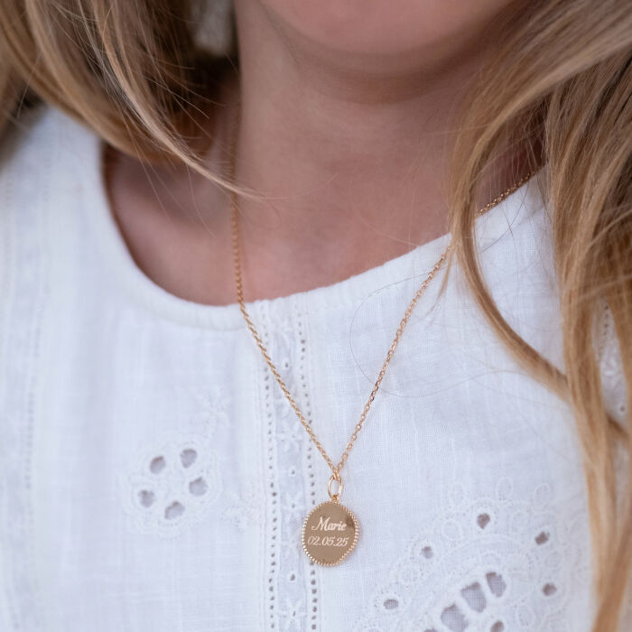 Colgante infantil personalizado medalla contorno trenzado grabada baño oro 17 mm