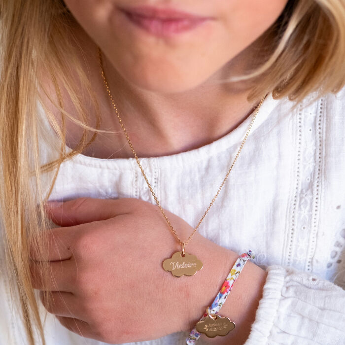 Ciondolo bambini personalizzato nome medaglietta incisa placcata oro nuvola 20x14 mm