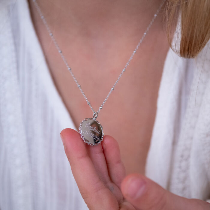 Colgante infantil personalizado medalla vintage con encaje grabada plata 17 mm