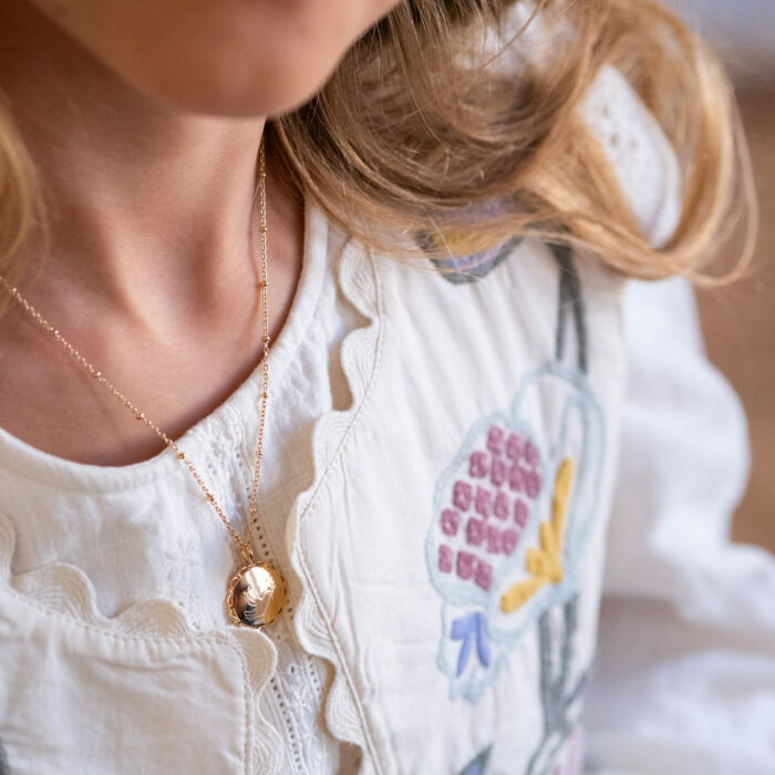 Ciondolo bambini personalizzato medaglietta vintage a pizzo incisa placcata oro 17 mm