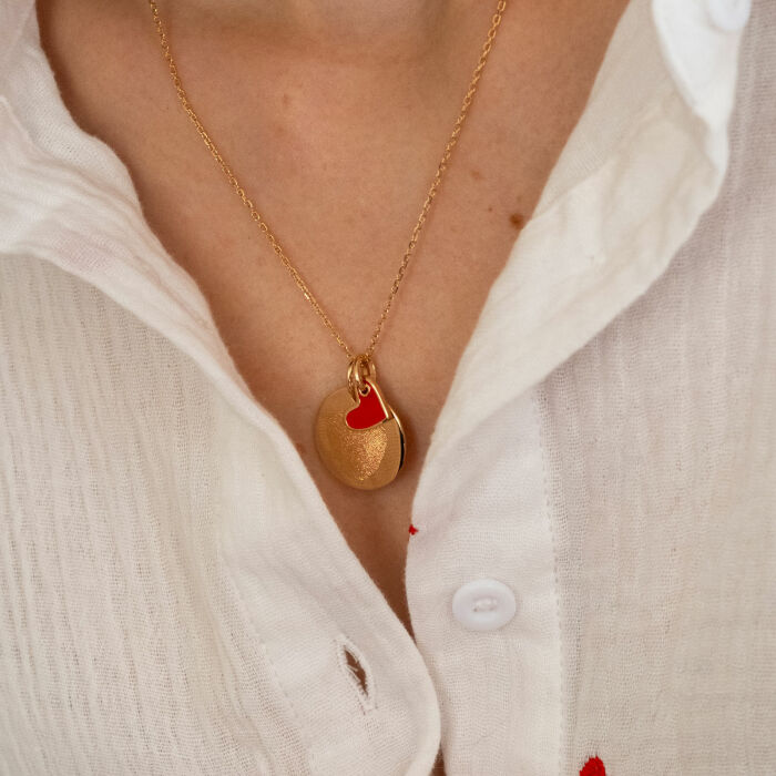 Pendentif personnalisé médaille gravée plaqué or 19 mm et breloque coeur email 10 mm