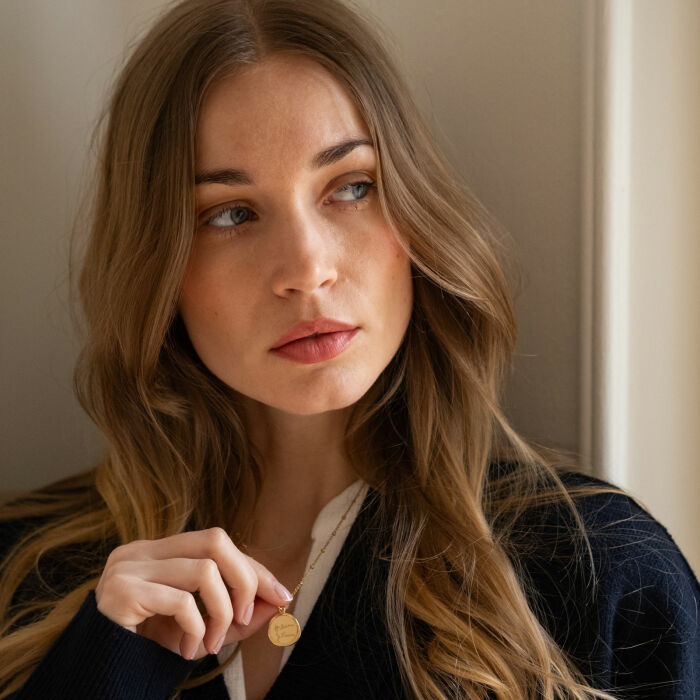 Ciondolo personalizzato medaglietta sigillo incisa placcata oro 17 mm