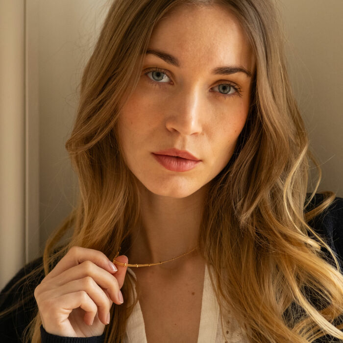 Collier chaîne double plaqué or - porté