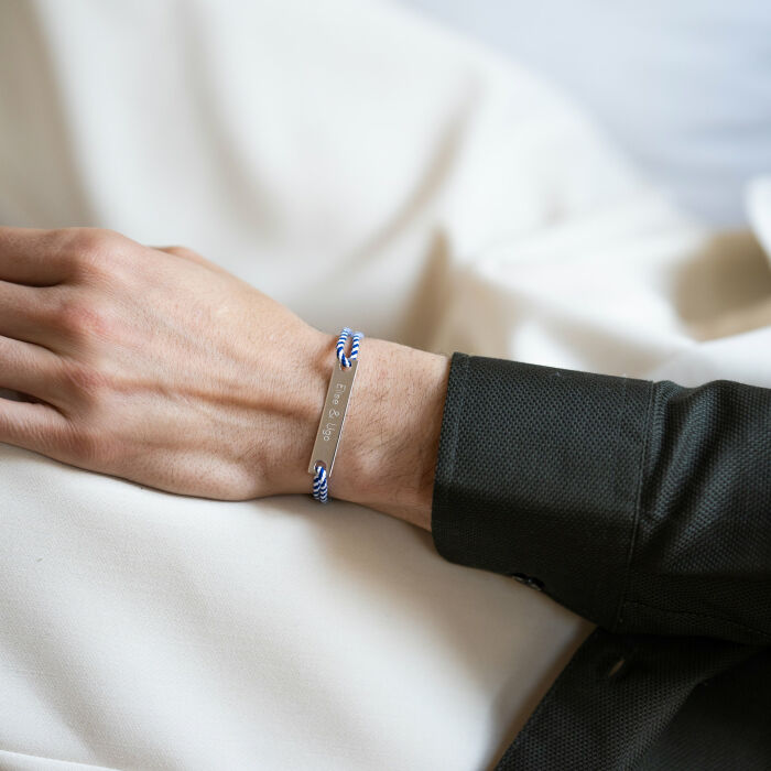 Bracciale uomo personalizzato cordino marinaio intrecciato medaglietta incisa argento rettangolare fine 42x8 mm