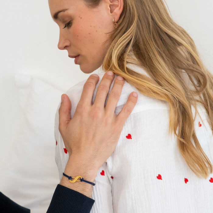 Pulsera infinito hombre personalizada cordón doble medalla grabada plata 25x10 mm