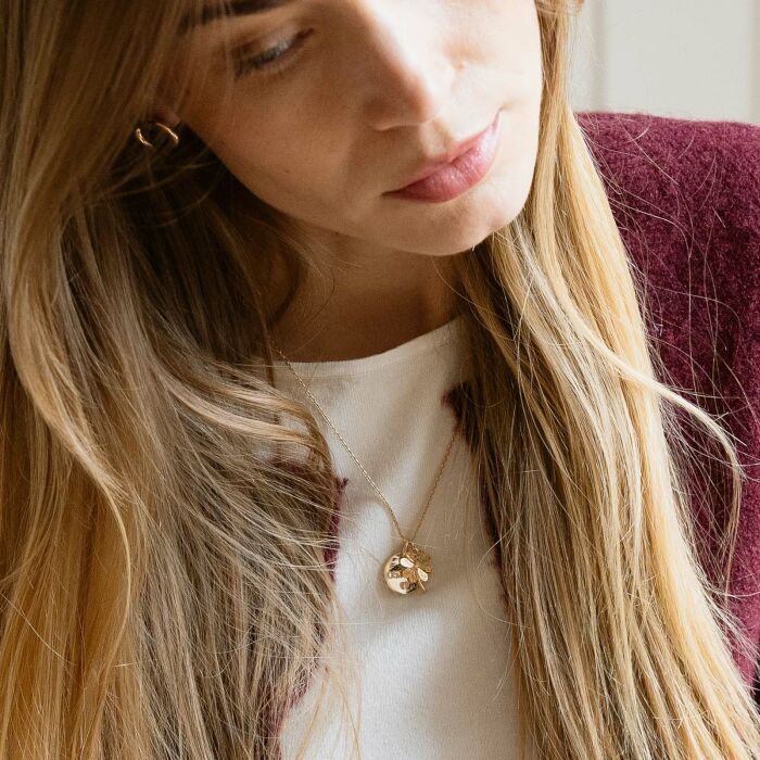 Ciondolo personalizzato medaglietta incisa placcata oro 15 mm charm trifoglio scintillante 15 mm