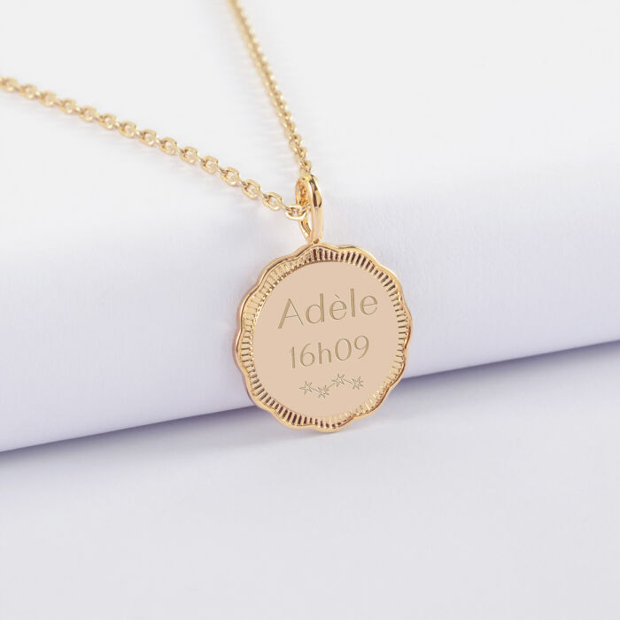 Pendentif personnalisé médaille contour fleur gravée plaqué or 18 mm - texte pictogramme