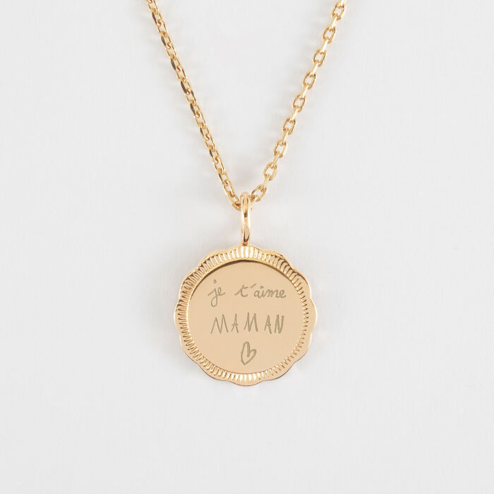 Pendentif personnalisé médaille contour fleur gravée plaqué or 18 mm - écrit