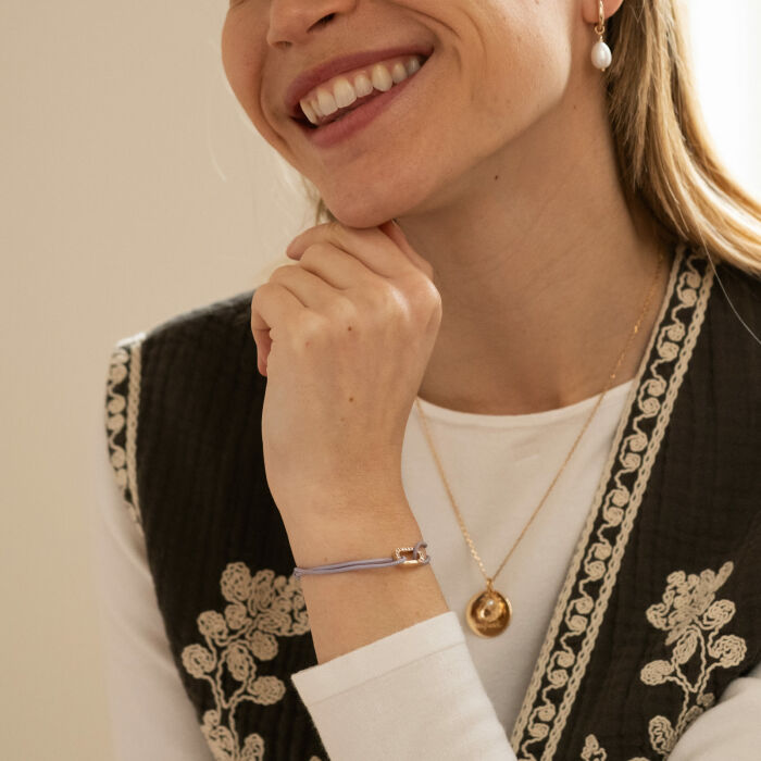 Bracelet cordon mousqueton scintillant plaqué or 12x8 mm - bracelet porté