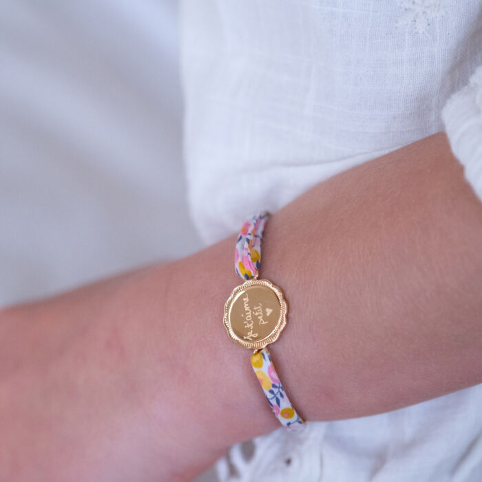 Bracelet enfant Liberty personnalisé médaille contour fleur gravée plaqué or 2 trous 15 mm - bijou porté