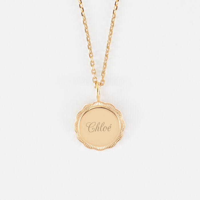 Pendentif personnalisé médaille contour fleur gravée plaqué or 15 mm