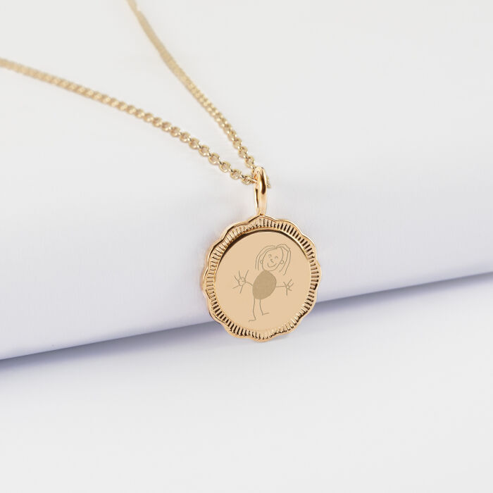 Pendentif personnalisé médaille contour fleur gravée plaqué or 15 mm