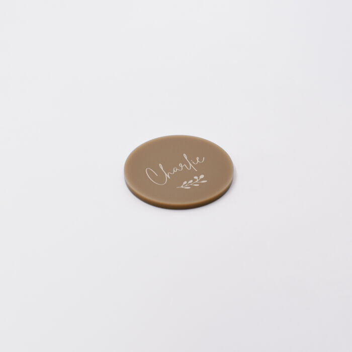 Marque-place personnalisé acrylique beige 45x45 - Bohème