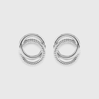 Boucles d'oreilles puces anneaux entrelacés argent - face