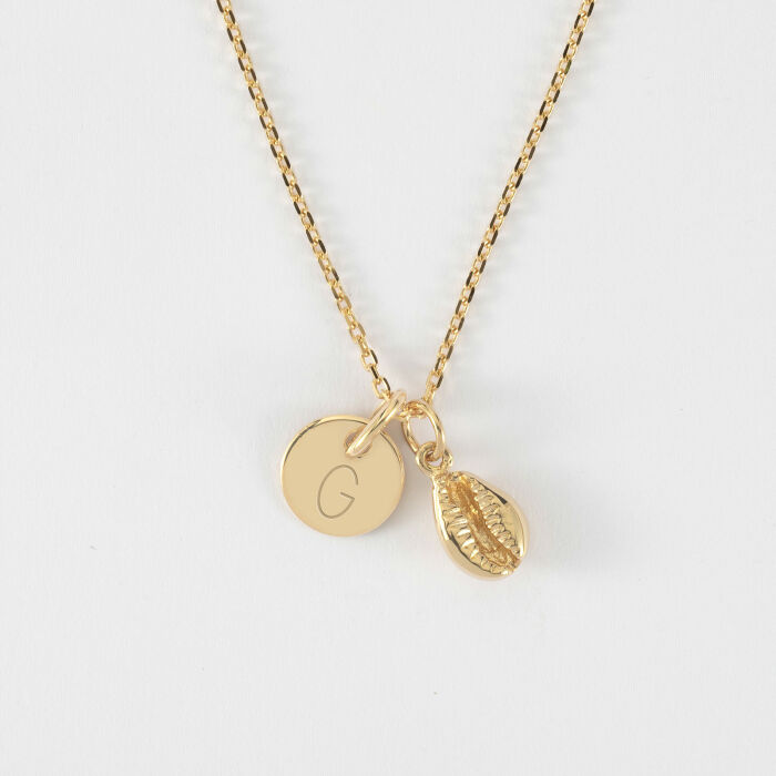 Pendentif enfant personnalisé médaille gravée plaqué or 10 mm et breloque coquillage cauri 10 mm - initiale G