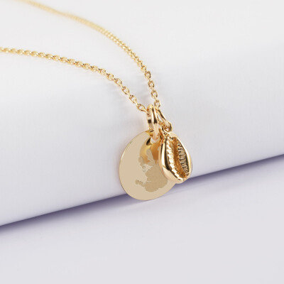 Pendentif enfant personnalisé médaille gravée plaqué or 15 mm et breloque coquillage cauri 10 mm - empreinte de main