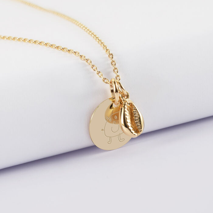 Pendentif enfant personnalisé médaille gravée plaqué or 15 mm et breloque coquillage cauri 10 mm - dessin