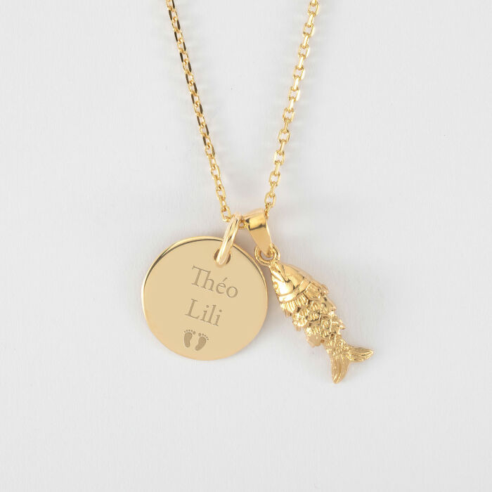 Pendentif personnalisé médaille gravée plaqué or 15 mm et breloque poisson articulé 15 mm - prénoms