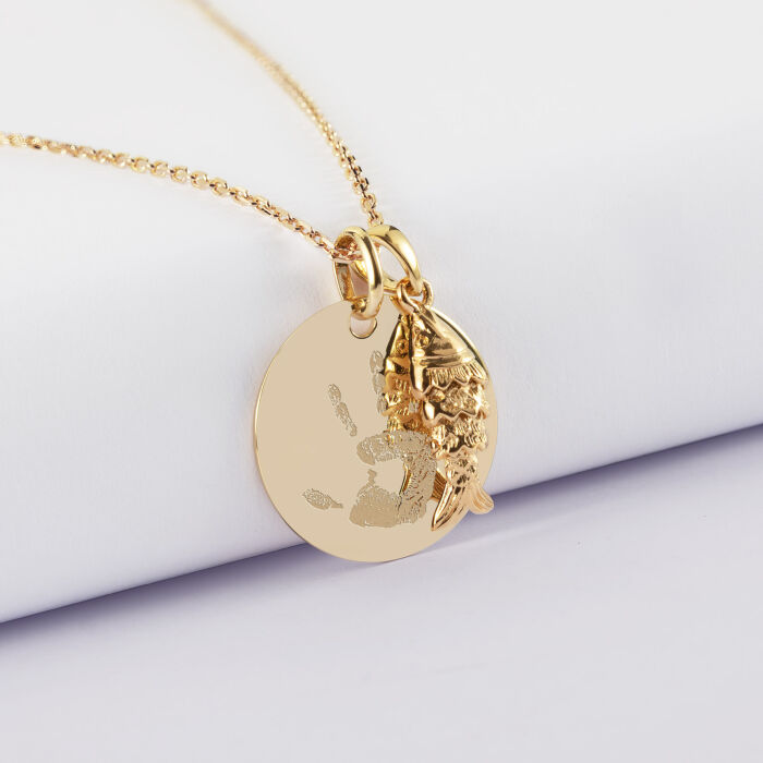 Pendentif personnalisé médaille gravée plaqué or 19 mm et breloque poisson articulé 15 mm - empreinte de main