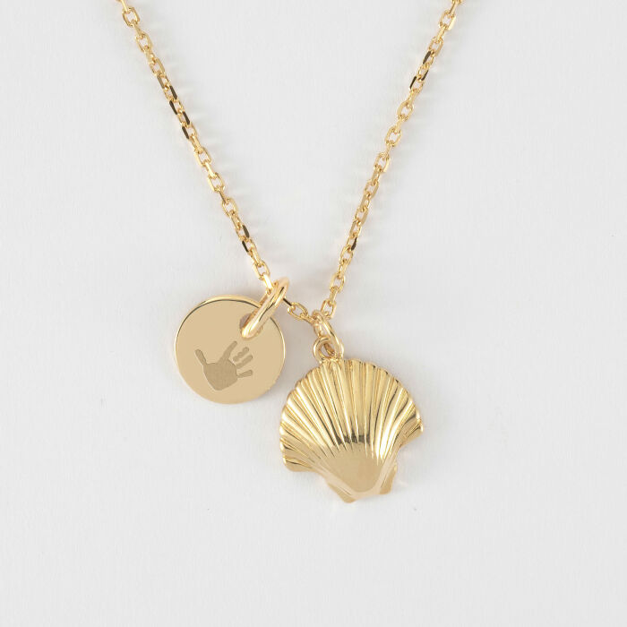 Pendentif personnalisé médaille gravée plaqué or 10 mm et coquillage coque 13 mm - empreinte de main