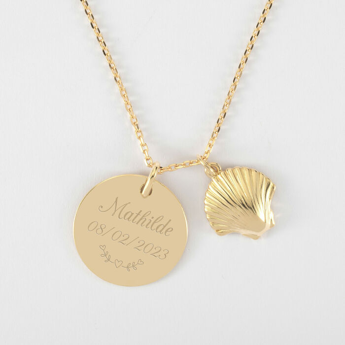 Pendentif personnalisé médaille gravée plaqué or 19 mm et coquillage coque 13 mm - Prénom et date