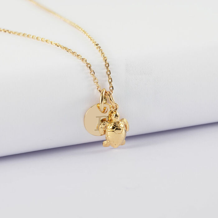 Pendentif personnalisé médaille gravée plaqué or 10 mm et breloque tortue 10 mm - P