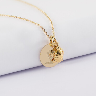 Pendentif personnalisé médaille gravée plaqué or 15 mm et breloque tortue 10 mm - empreinte