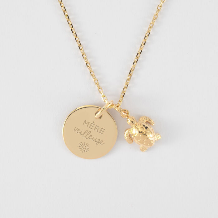Pendentif personnalisé médaille gravée plaqué or 15 mm et breloque tortue 10 mm - illustration maman