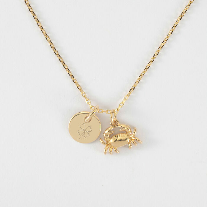 Pendentif enfant personnalisé médaille gravée plaqué or 10 mm et breloque crabe 7x12 mm - trèfle