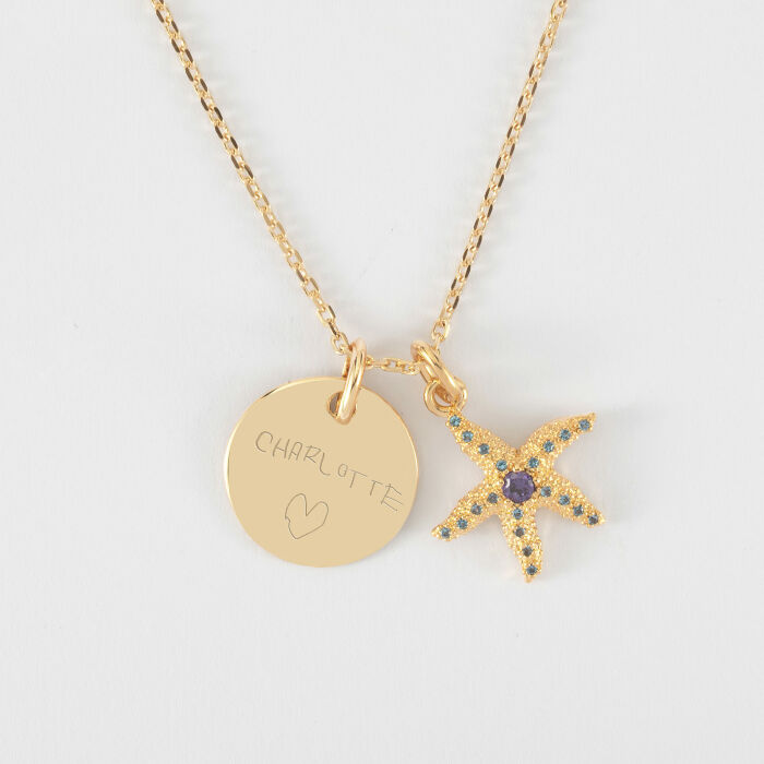 Pendentif enfant personnalisé médaille gravée plaqué or 15 mm et breloque étoile de mer scintillante zircons bleus 15 mm - Prénom
