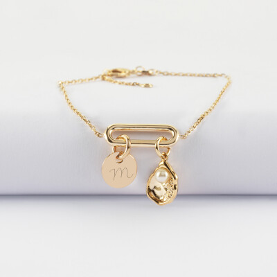 Bracelet chaîne ovale ouvert personnalisé médaille gravée plaqué or 15 mm et breloque coquillage perle blanche - initiale M