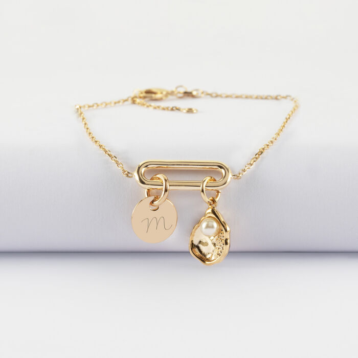 Bracelet chaîne ovale ouvert personnalisé médaille gravée plaqué or 15 mm et breloque coquillage perle blanche - initiale M
