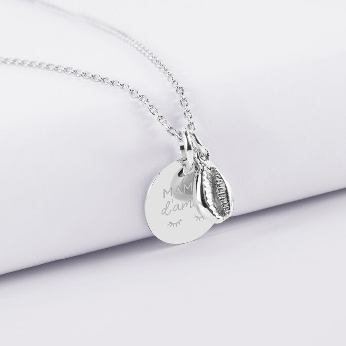 Pendentif personnalisé médaille gravée argent 15 mm et breloque coquillage cauri 10 mm - illustration maman