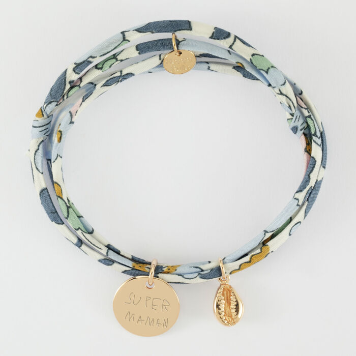 Bracelet 3 tours Liberty personnalisé médaille gravée plaqué or 15 mm et breloque coquillage cauri 10 mm - maman écrit