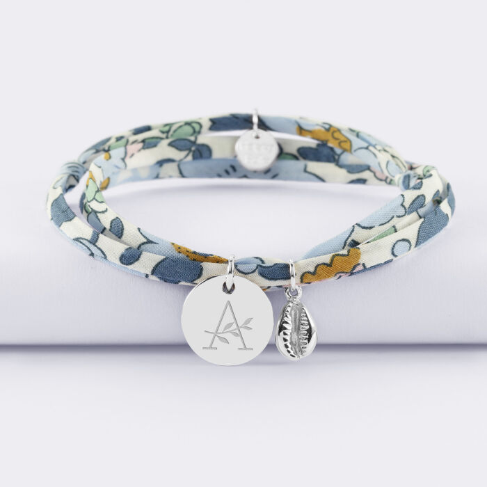 Bracelet 3 tours Liberty personnalisé médaille gravée argent 15 mm et breloque coquillage cauri 10 mm - initiale A