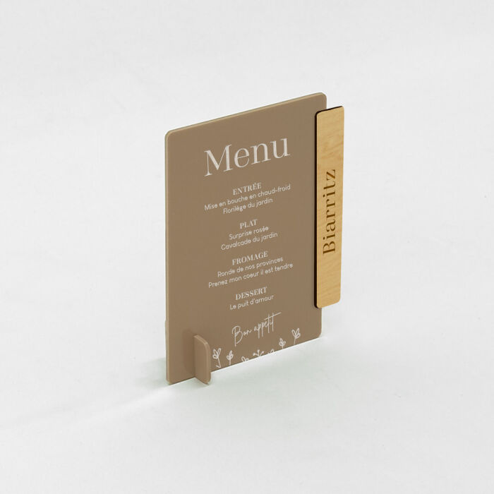 Menu personnalisé acrylique beige 135x196 et nom de table bois - Bohème