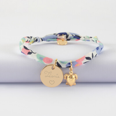 Bracelet enfant Liberty personnalisé médaille gravée plaqué or 15 mm et breloque tortue 10 mm - prénom écrit