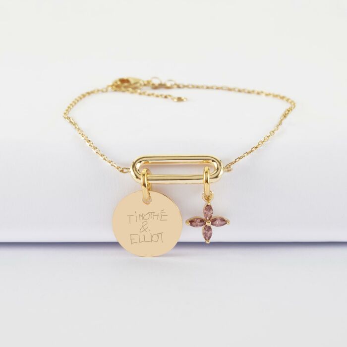 Bracelet chaîne ovale ouvert personnalisé médaille gravée plaqué or 15 mm et breloque fleur pétales 10 mm
