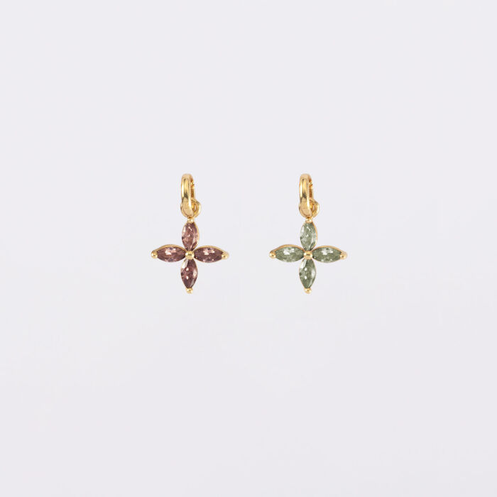 Breloque fleur pétales zircons plaqué or 10 mm